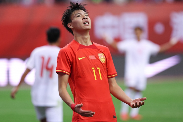 足球報：張玉寧、塞爾吉尼奧位置穩(wěn)固，王鈺棟大概率首發(fā)