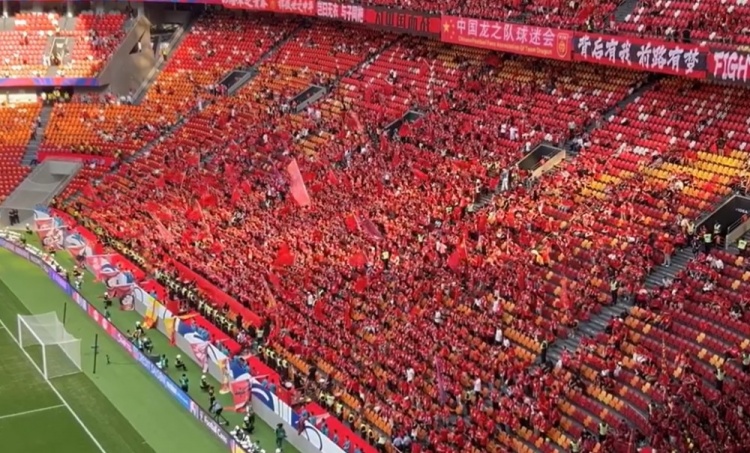 博主曬國足收官戰(zhàn)現(xiàn)場情況：王鈺棟、劉誠宇、汪士欽提前進(jìn)場