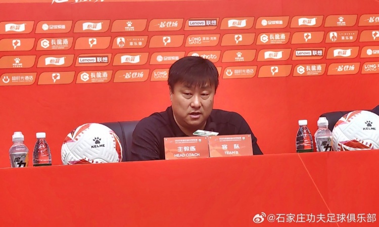 張輝：開場第6分鐘和第12分鐘，這兩個失球?qū)η蜿爜碚f是一個災(zāi)難