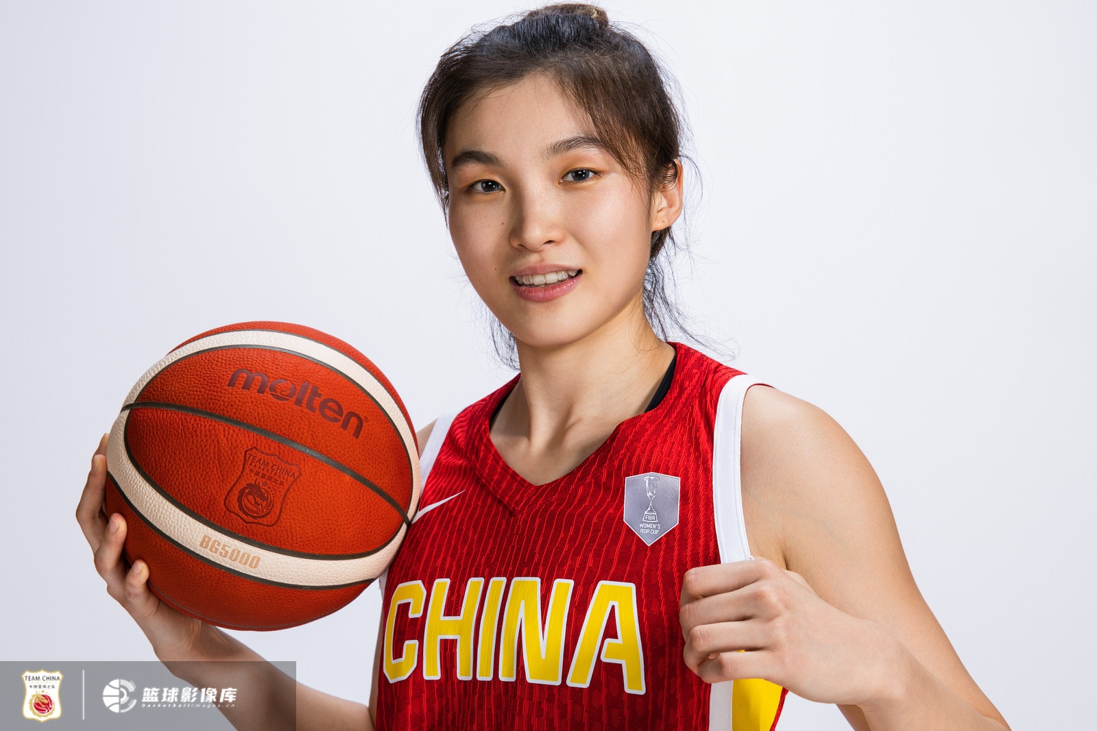 游刃有余！中國(guó)女籃半場(chǎng)領(lǐng)先印尼女籃29分 翟若云9分&張子宇7分