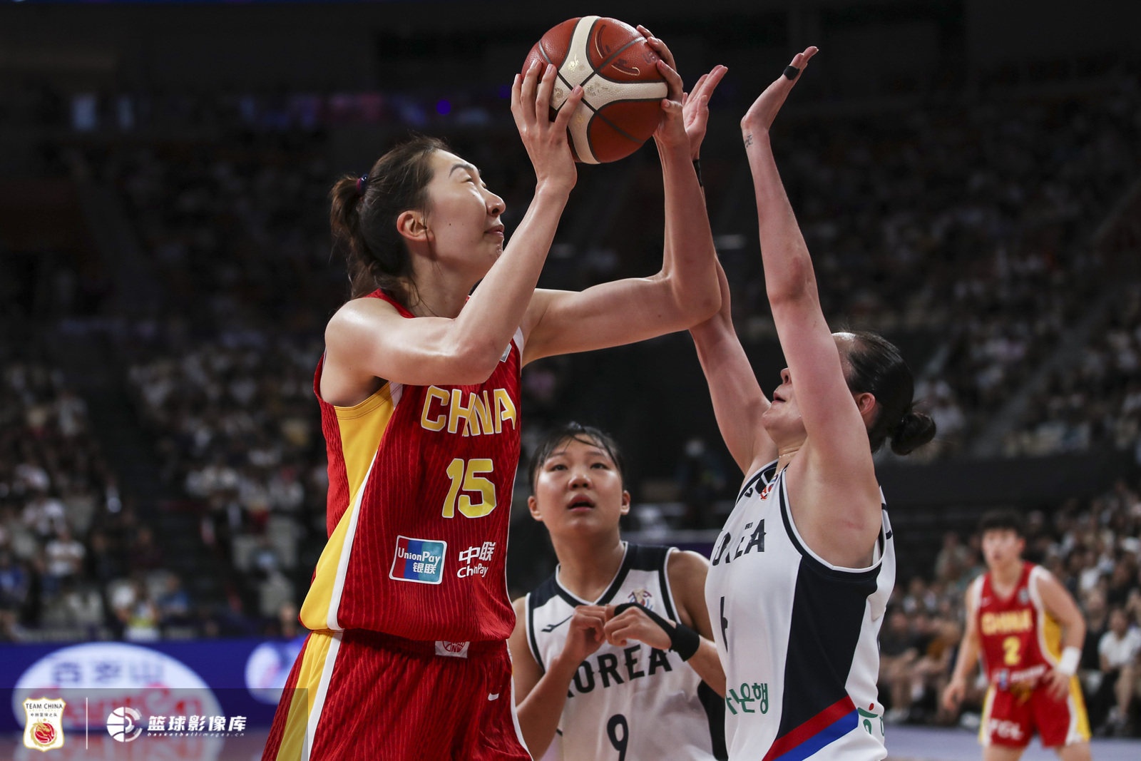 狀態(tài)出眾！韓旭小組賽場均只打18分鐘 得13.3分7.3板 命中率65.3%