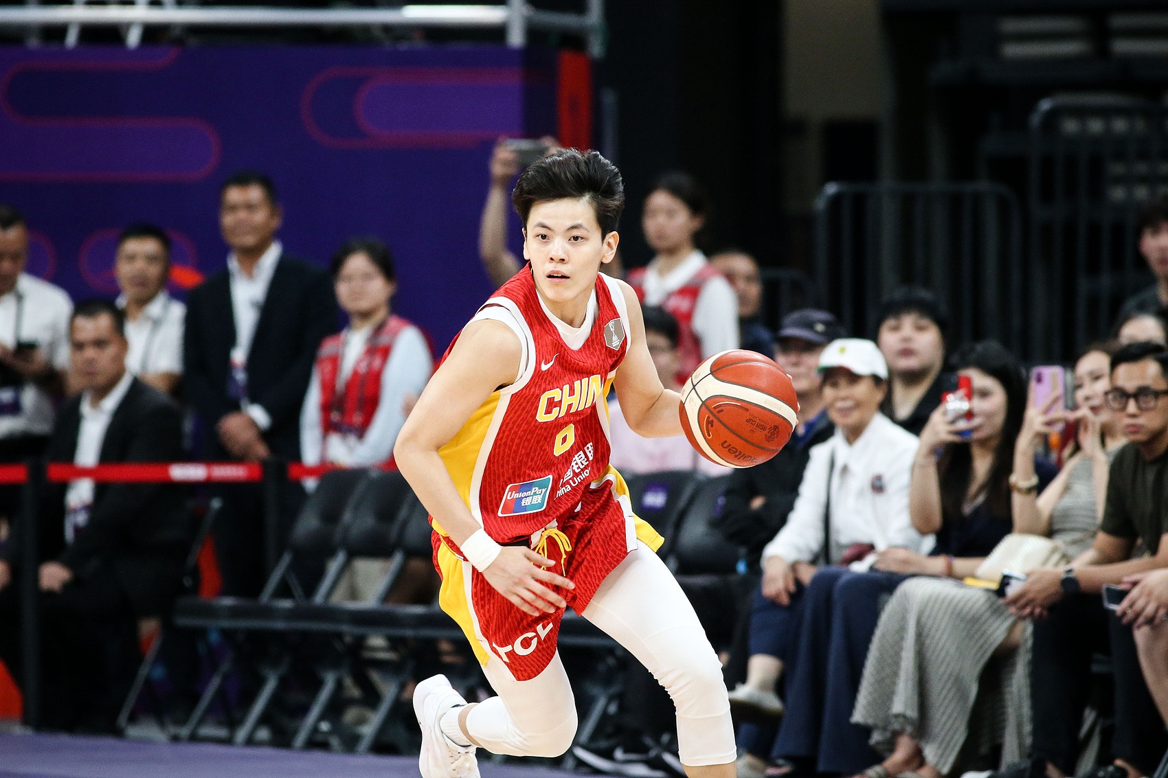 狀態(tài)火熱！楊舒予半場7中4拿下10分3板3助 兩隊唯一得分上雙