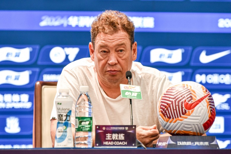 記者：申花不怕壓出來進(jìn)攻的強(qiáng)隊(duì)，蓉城的技戰(zhàn)術(shù)風(fēng)格有點(diǎn)克制申花