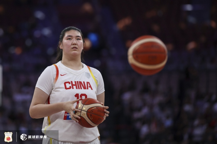 亞洲杯場均14分鐘15.6分！媒體人：山東女籃以不菲代價簽下張子宇
