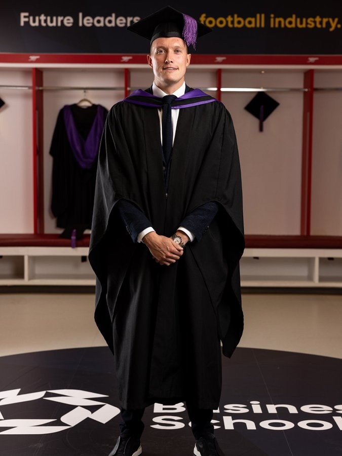 菲爾-瓊斯畢業(yè)感言：退役時就決定攻讀這一課程，未來可能做總監(jiān)